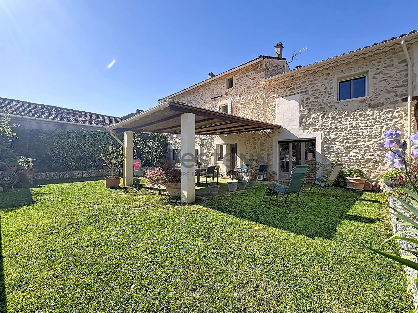Maison 10 pièces 260 m² · à Jonquieres · 260 m² · 499 000 €
