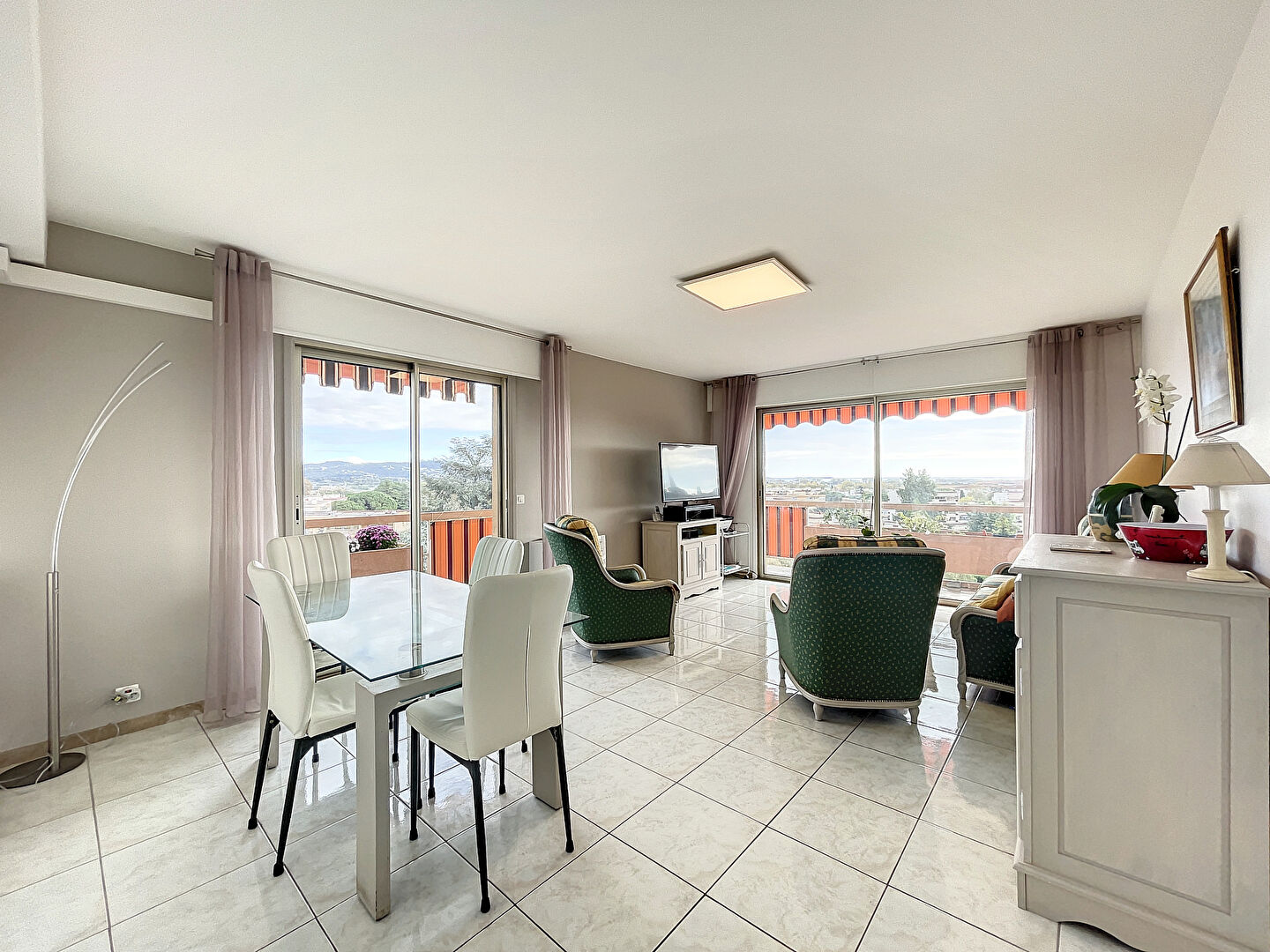 Mandelieu la Napoule jolie T3 de 78.21m2 avec vue mer et grand garage