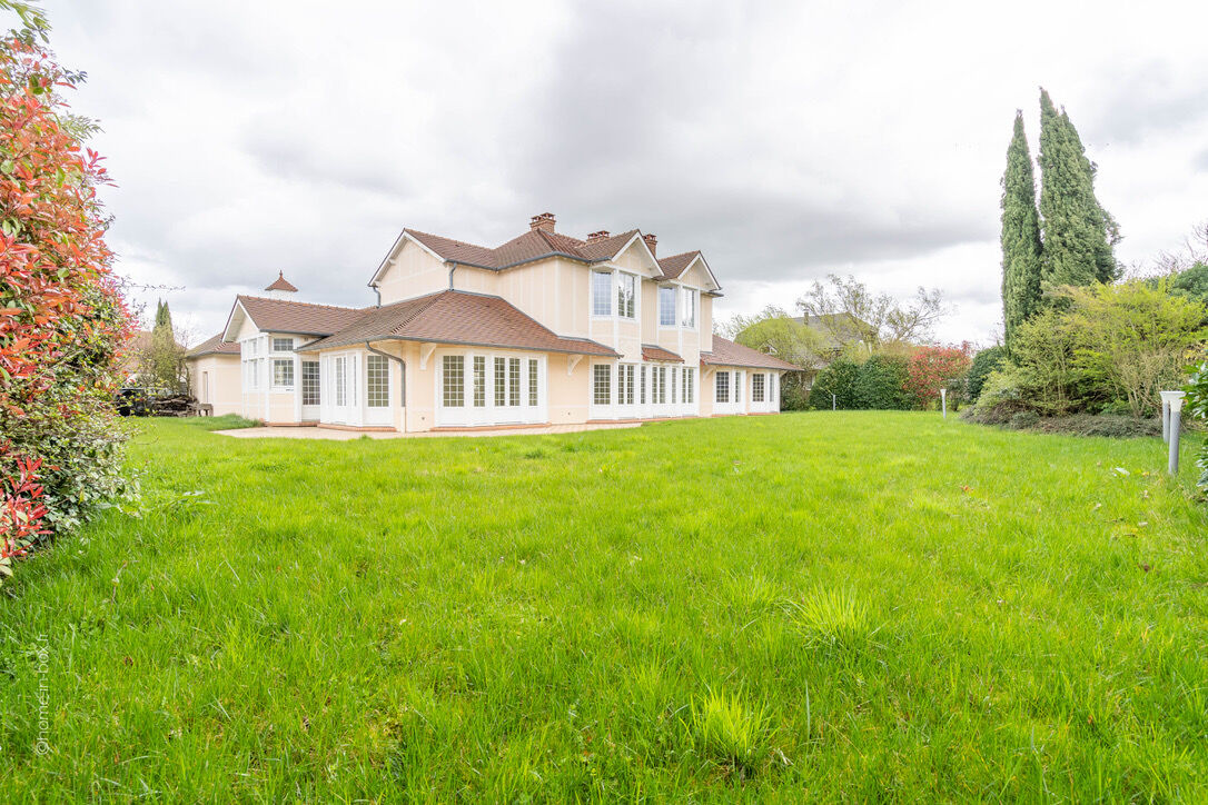 Maison Magny Le Hongre 9 pièce(s) 390 m2