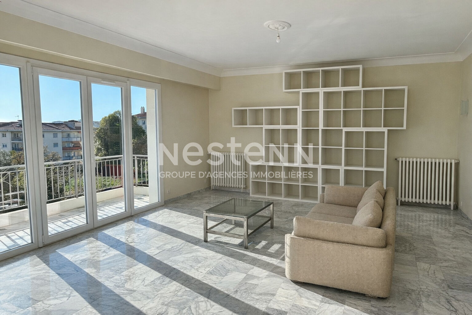 À vendre : Appartement spacieux de 4 pièces à NICE + cave + 2 places de parking dernier étage vue mer