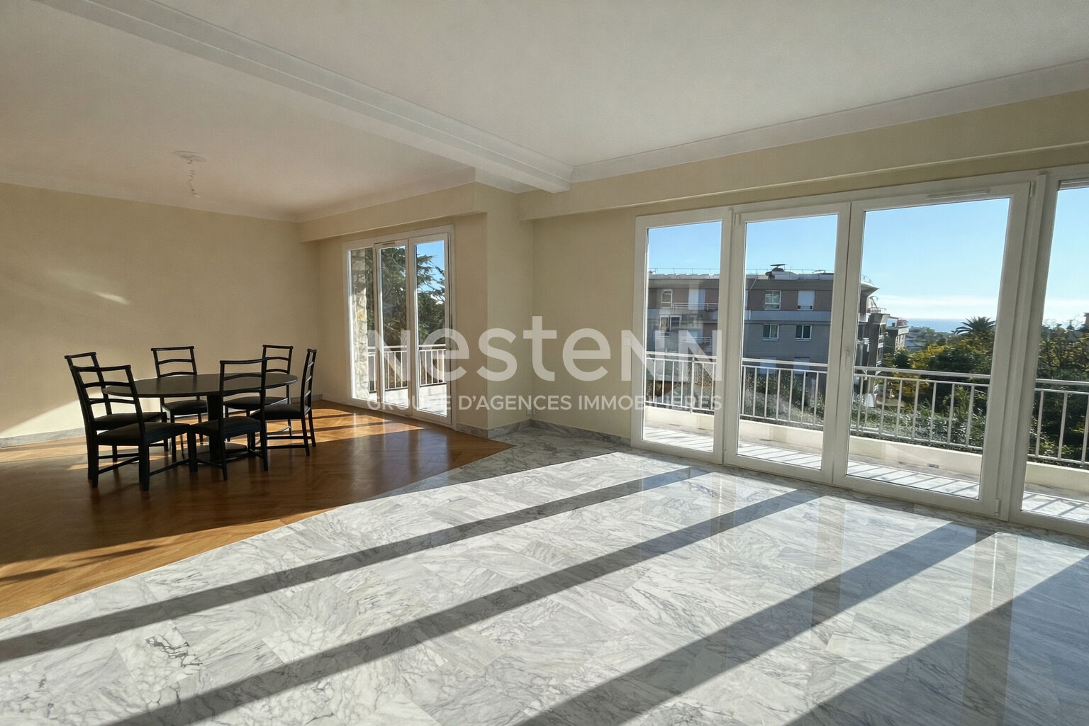 À vendre : Appartement spacieux de 4 pièces à NICE + cave + 2 places de parking dernier étage vue mer