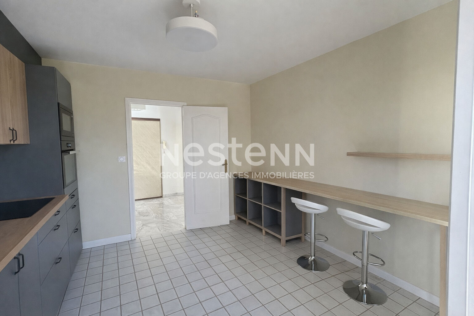 À vendre : Appartement spacieux de 4 pièces à NICE + cave + 2 places de parking dernier étage vue mer