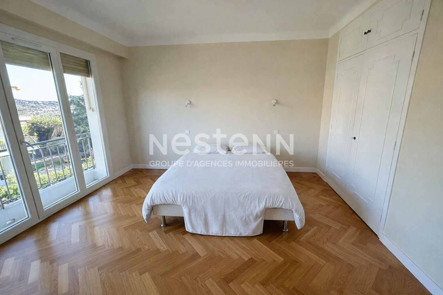 À vendre : Appartement spacieux de 4 pièces à NICE + cave + 2 places de parking dernier étage vue mer