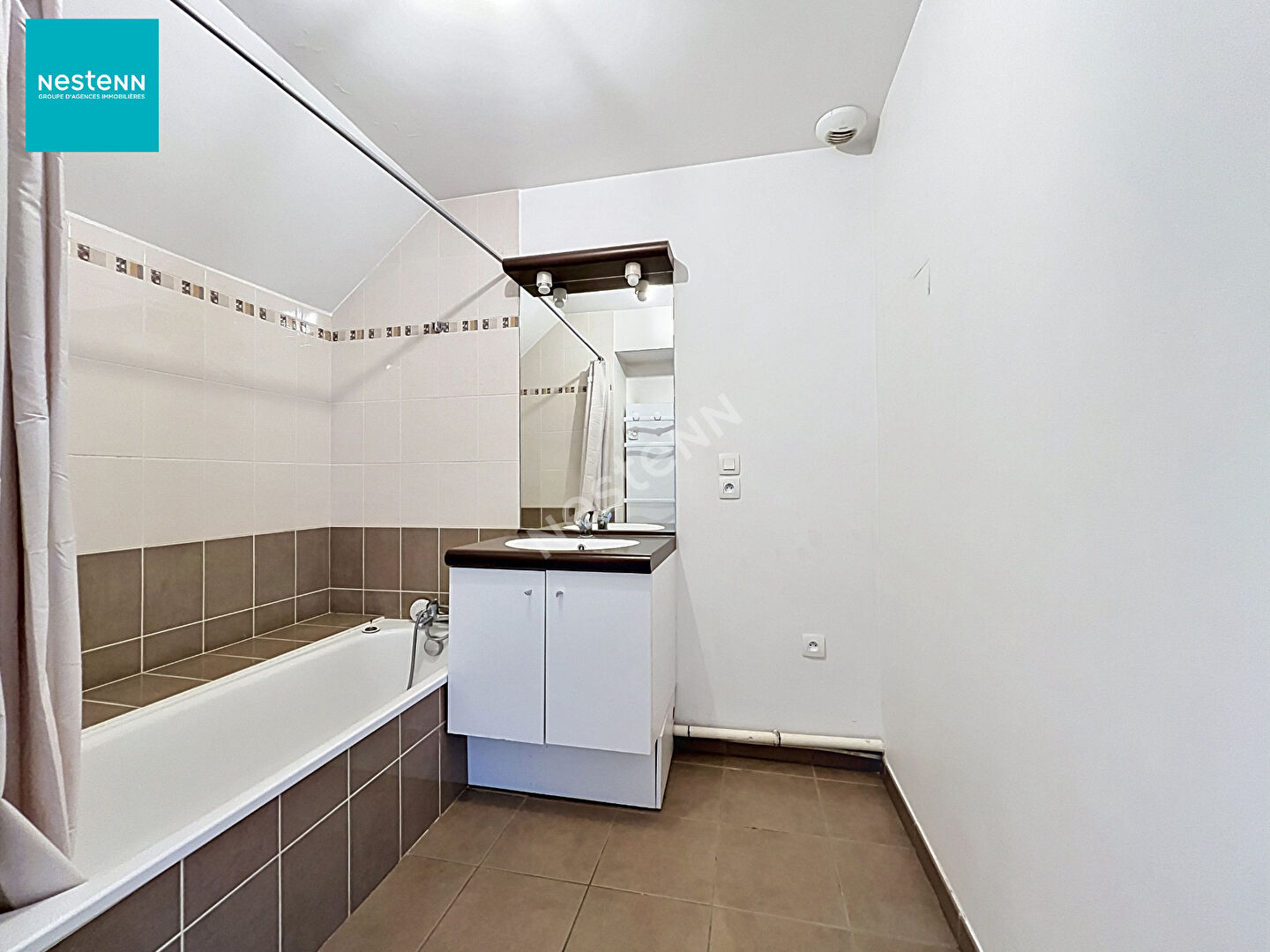 POISY _ Appartement 3 pièces de 69,61 m² au sol, avec garage, balcon et cave, à vendre
