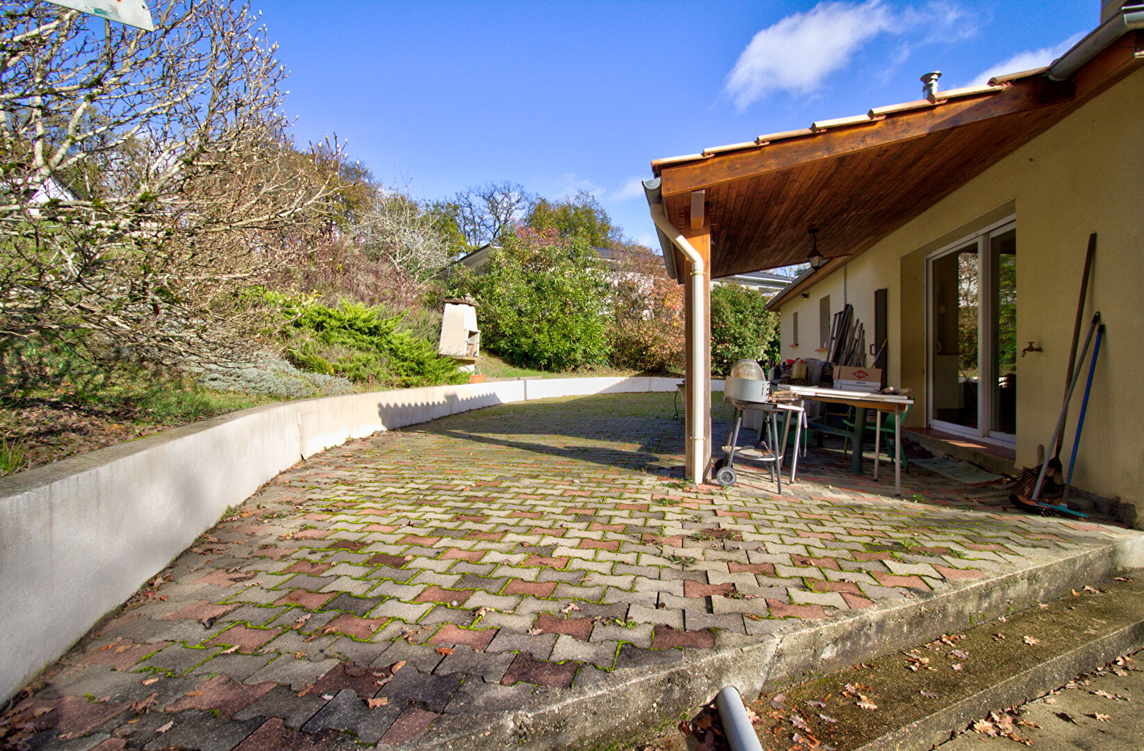 LE PASSAGE - Maison lumineuse 100 m² sur sous-sol semi enterrée avec garage indépendant et jardin autour