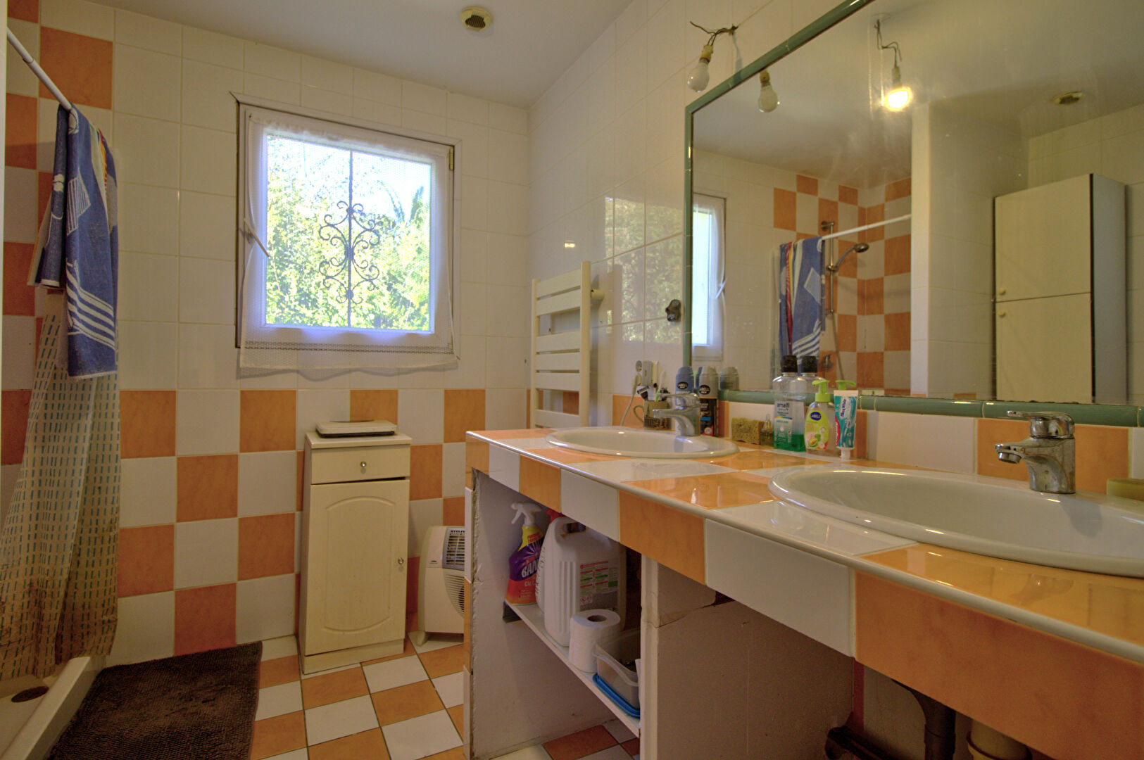 LE PASSAGE - Maison lumineuse 100 m² sur sous-sol semi enterrée avec garage indépendant et jardin autour