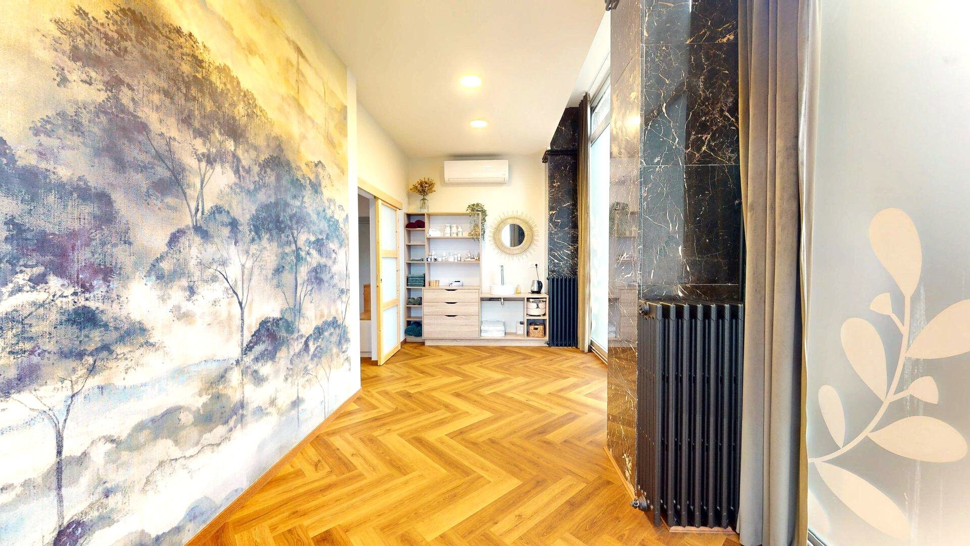 AGEN HYPERCENTRE - Boulevard CARNOT : Local commercial de 75 m² avec espace accueil, 3 bureaux et cuisine.