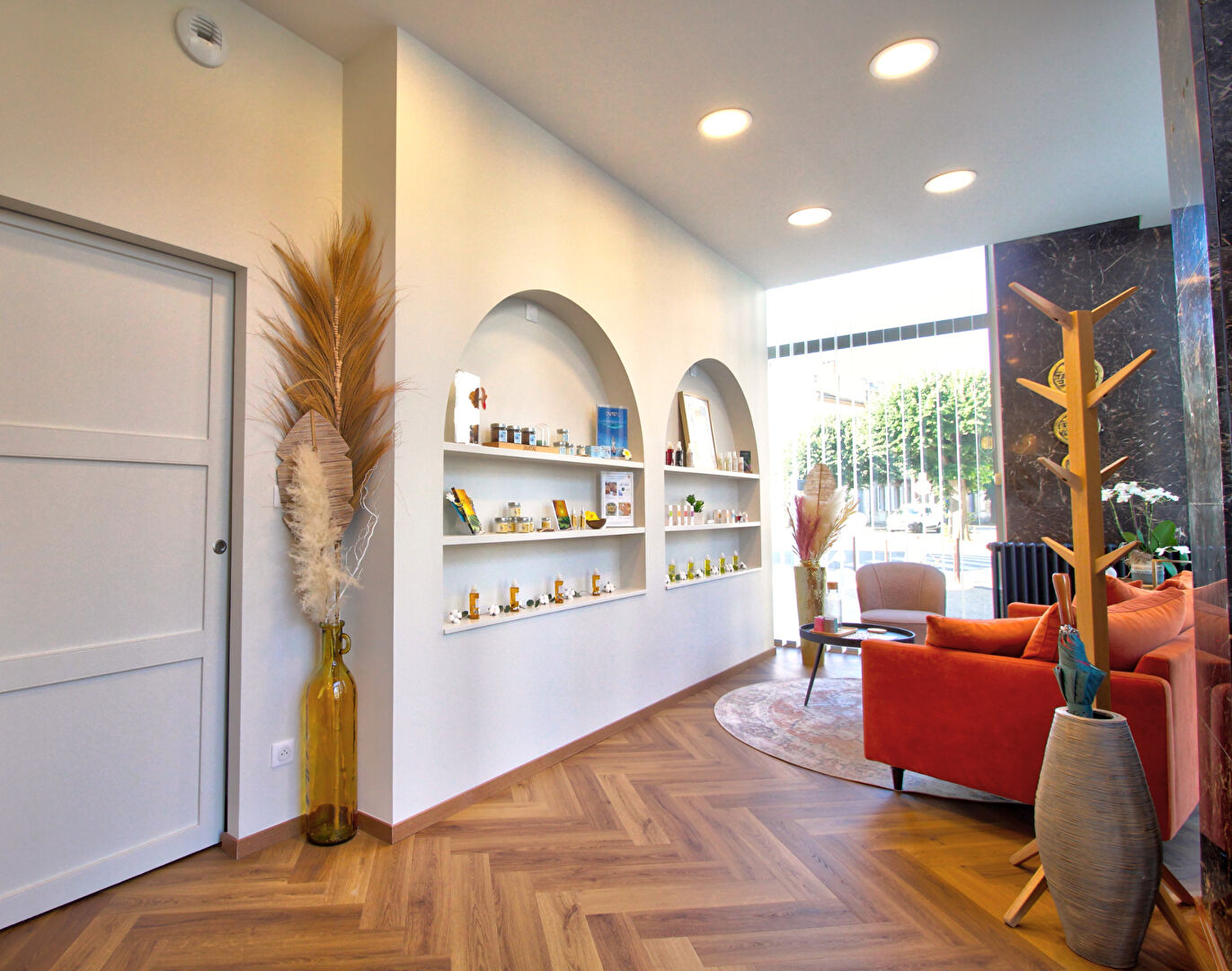 AGEN HYPERCENTRE - Boulevard CARNOT : Local commercial de 75 m² avec espace accueil, 3 bureaux et cuisine.