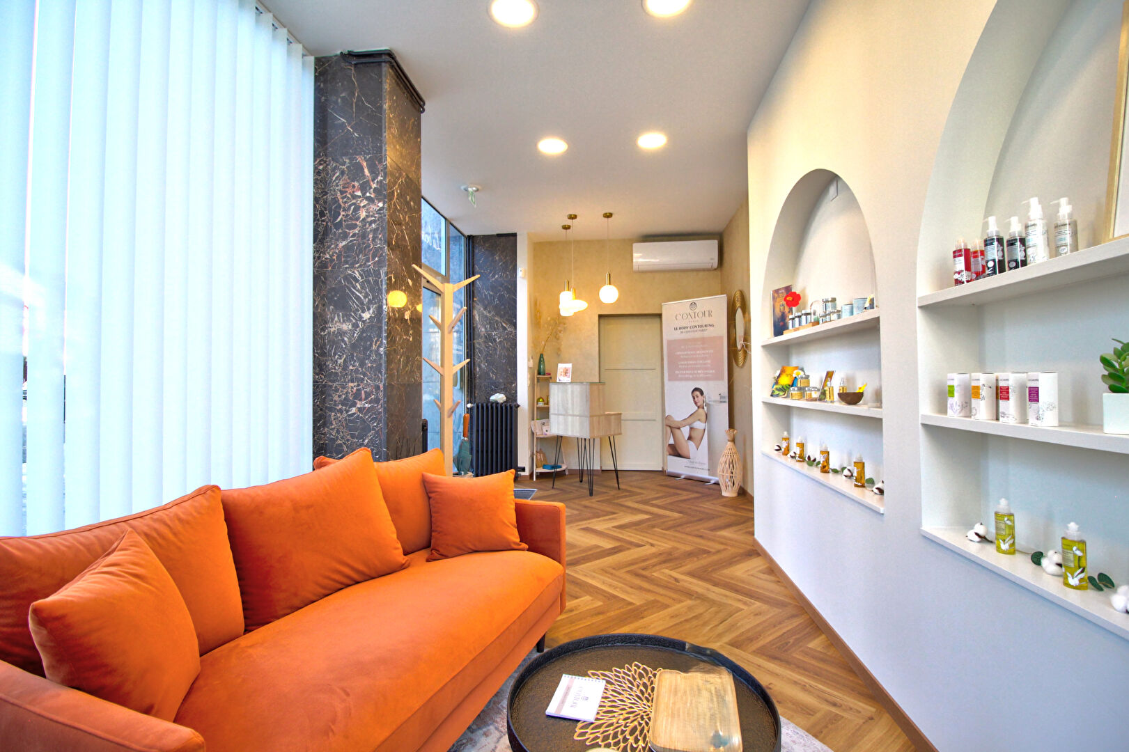 AGEN HYPERCENTRE - Boulevard CARNOT : Local commercial de 75 m² avec espace accueil, 3 bureaux et cuisine.