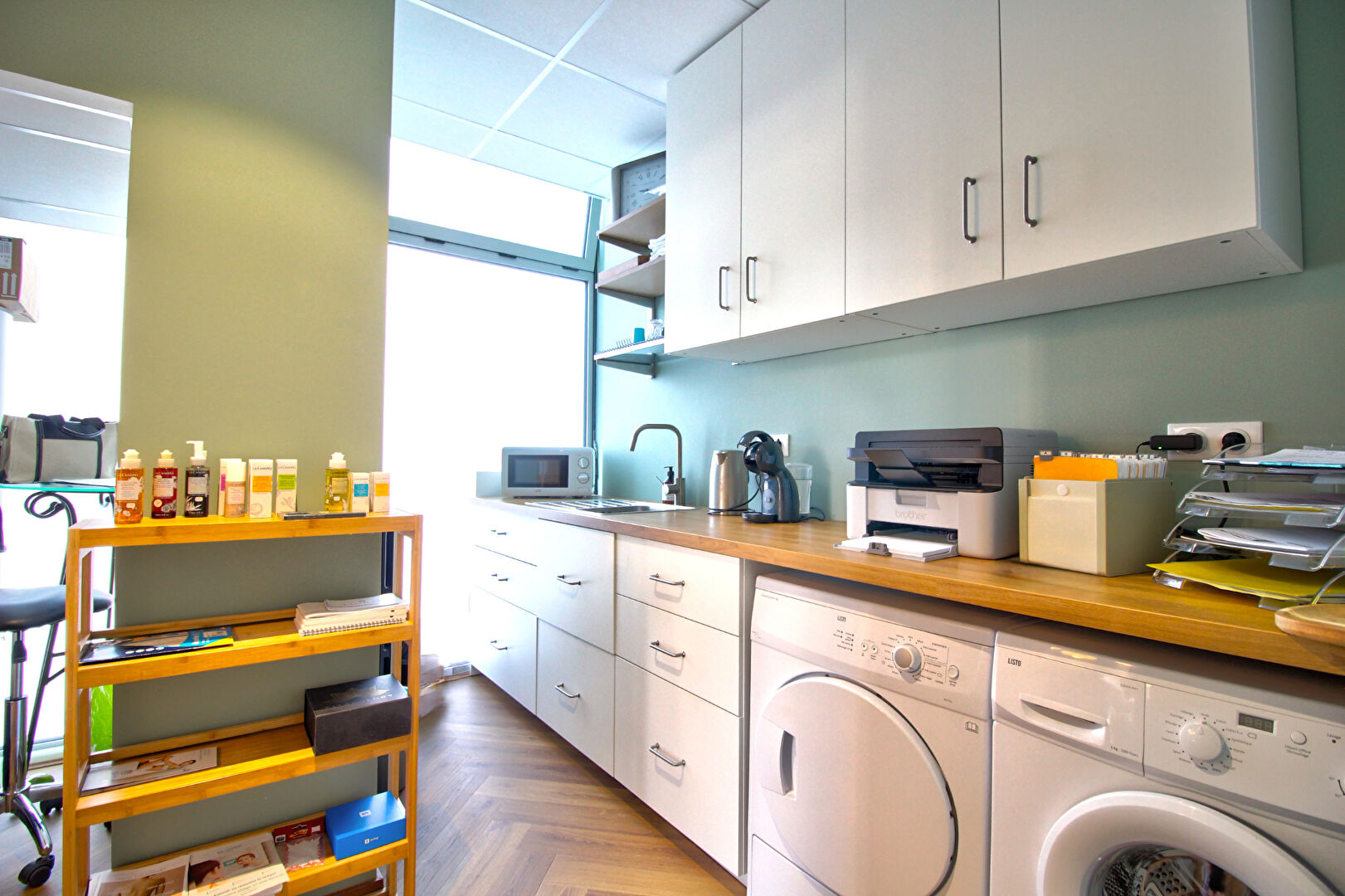 AGEN HYPERCENTRE - Boulevard CARNOT : Local commercial de 75 m² avec espace accueil, 3 bureaux et cuisine.