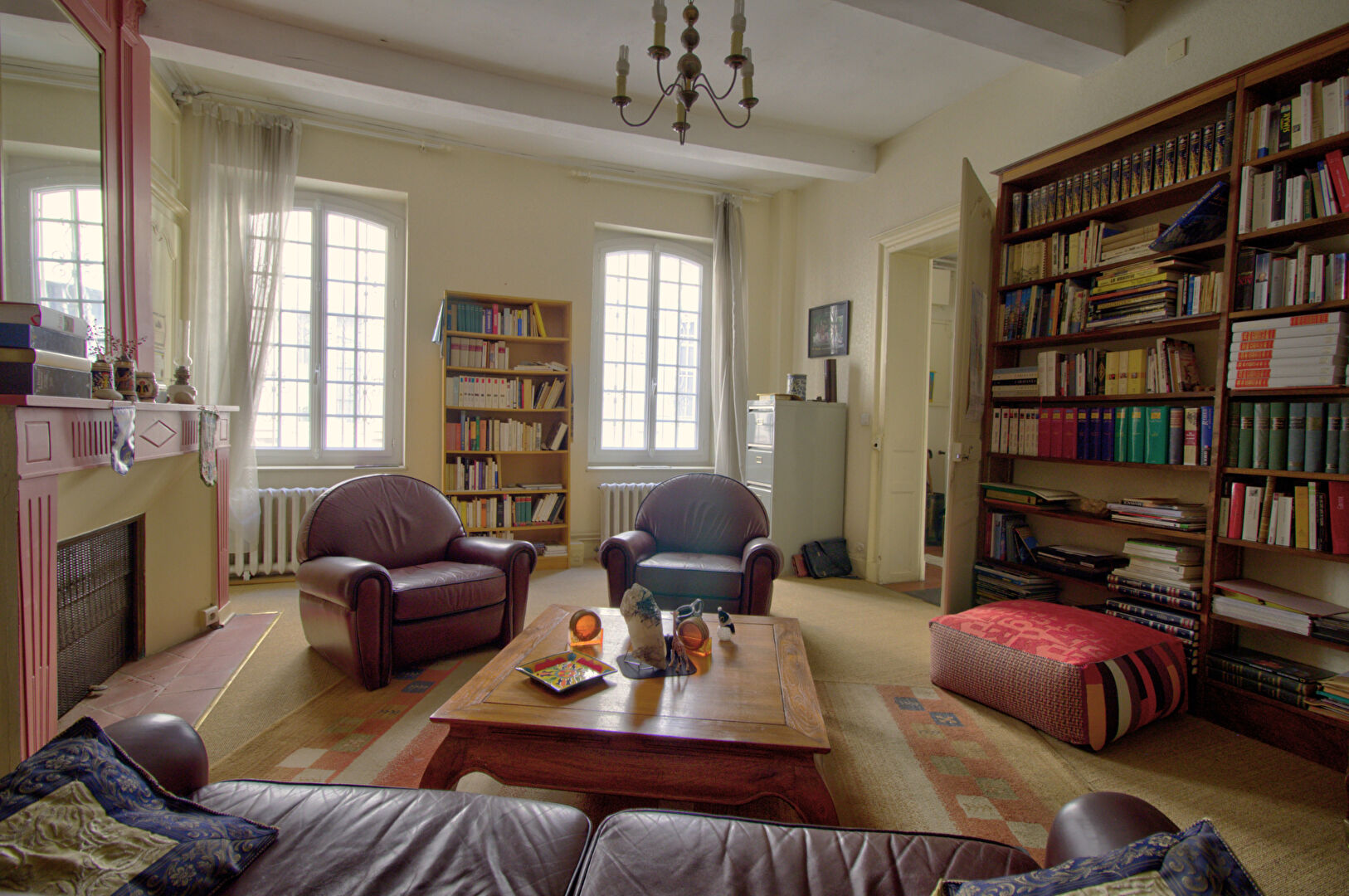 AGEN CENTRE - Maison de caractère de 250 m² avec extérieur, cave dans un quartier calme et recherché