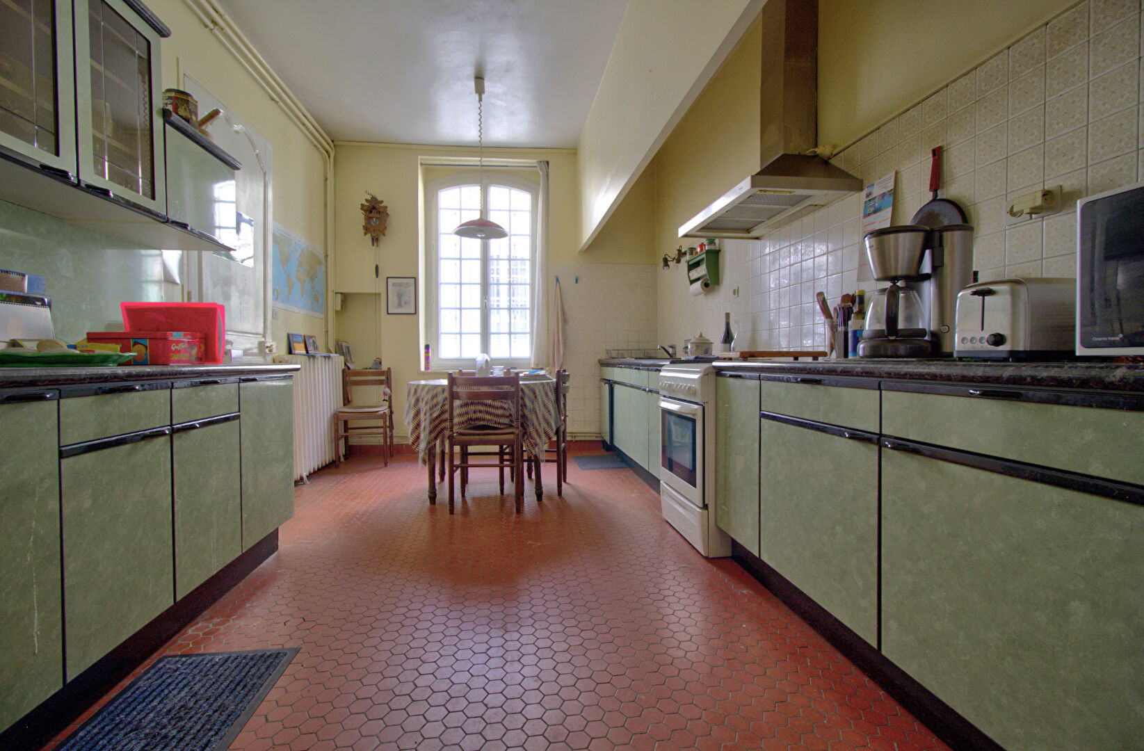 AGEN CENTRE - Maison de caractère de 250 m² avec extérieur, cave dans un quartier calme et recherché