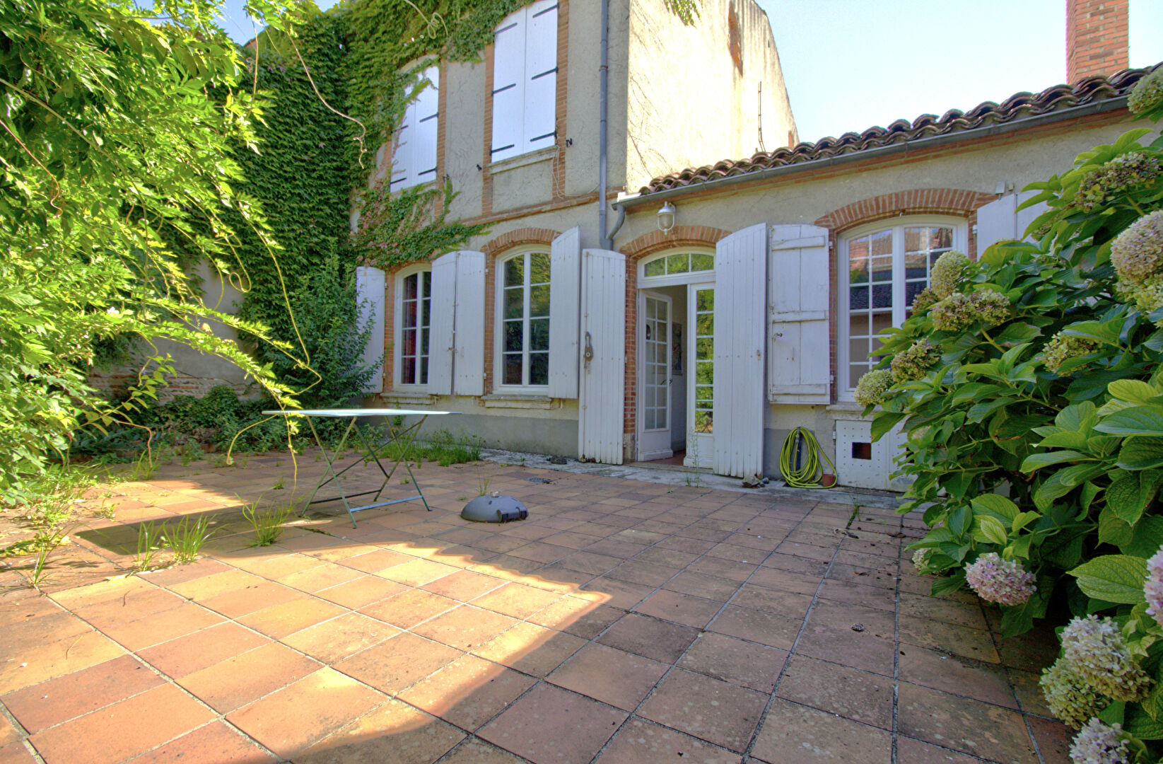 AGEN CENTRE - Maison de caractère de 250 m² avec extérieur, cave dans un quartier calme et recherché