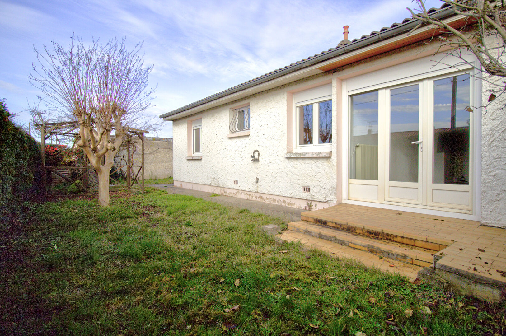 LE PASSAGE - Maison plain-pied de 88 m² avec 3 chambres, garage et jardin autour sur un terrain de 280 m² environ