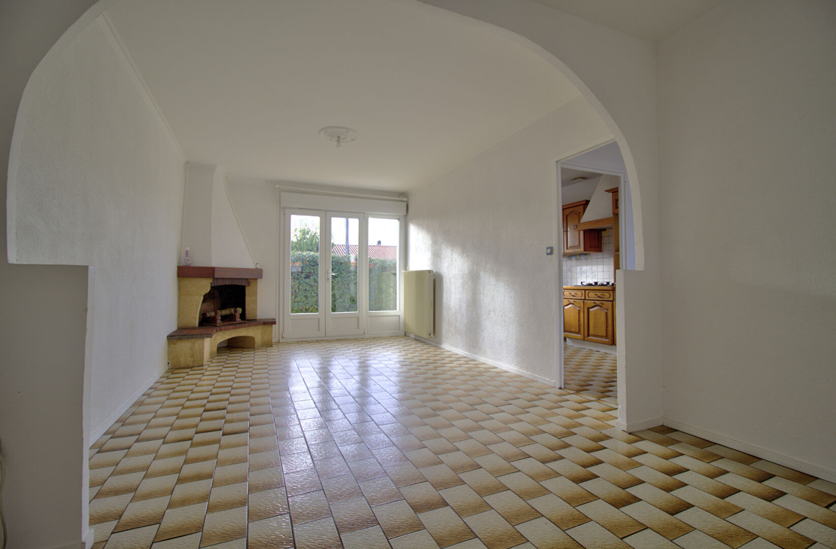 LE PASSAGE - Maison plain-pied de 88 m² avec 3 chambres, garage et jardin autour sur un terrain de 280 m² environ