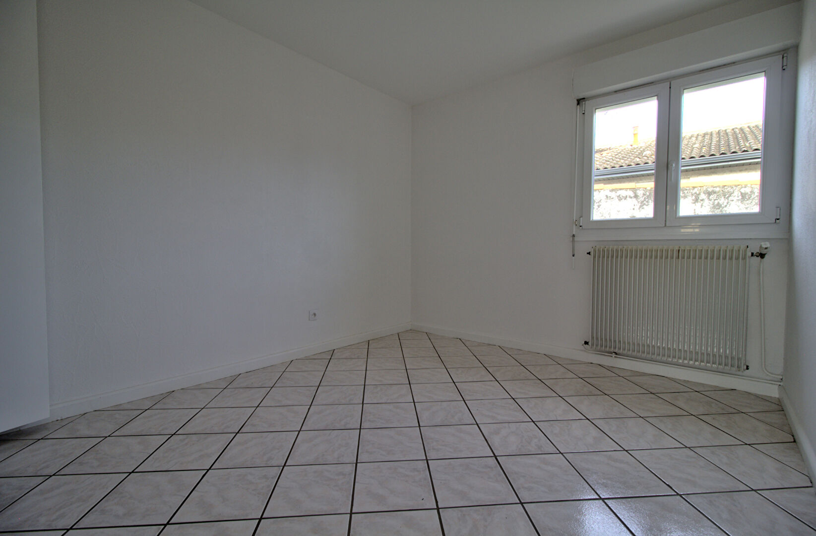 LE PASSAGE - Maison plain-pied de 88 m² avec 3 chambres, garage et jardin autour sur un terrain de 280 m² environ