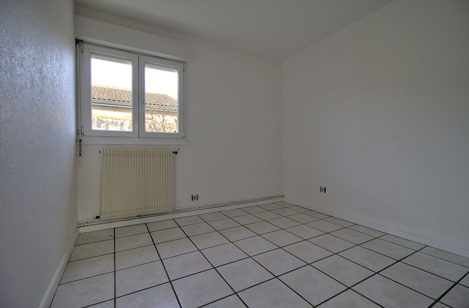 LE PASSAGE - Maison plain-pied de 88 m² avec 3 chambres, garage et jardin autour sur un terrain de 280 m² environ