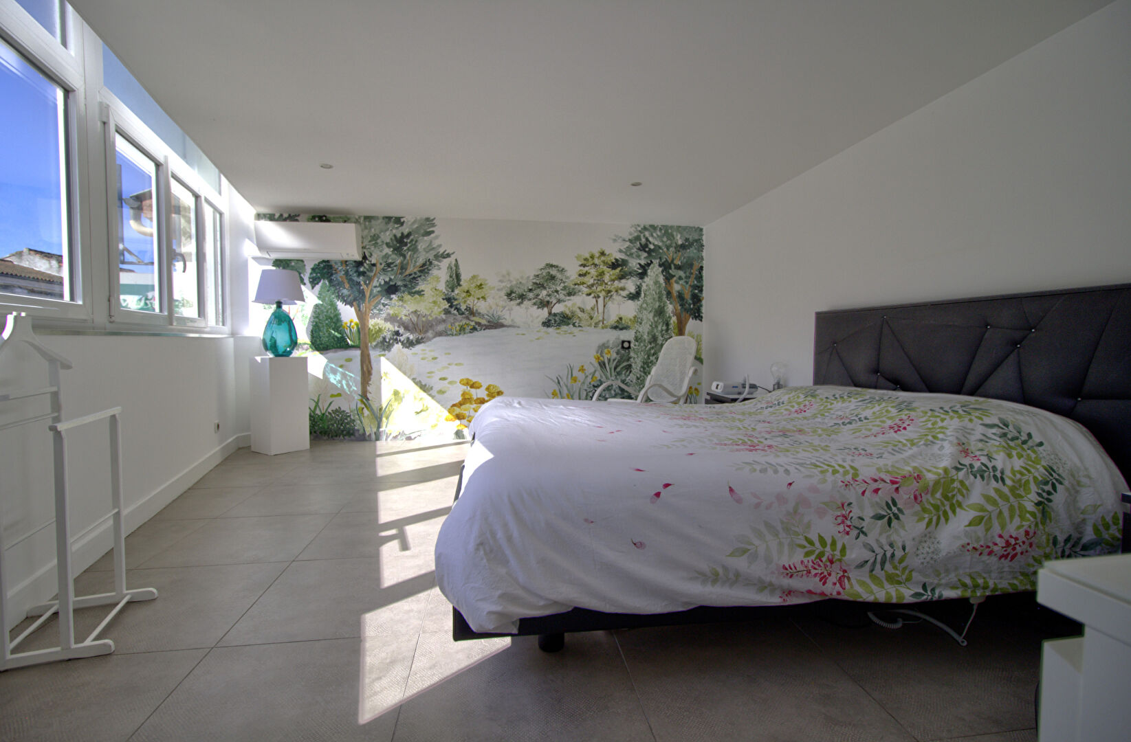 BON ENCONTRE - Ensemble immobilier comprenant un appartement type Loft de 254 m² dont 49 m² loué meublé avec accès indépendant et dépendance de 63 m² aménageable.