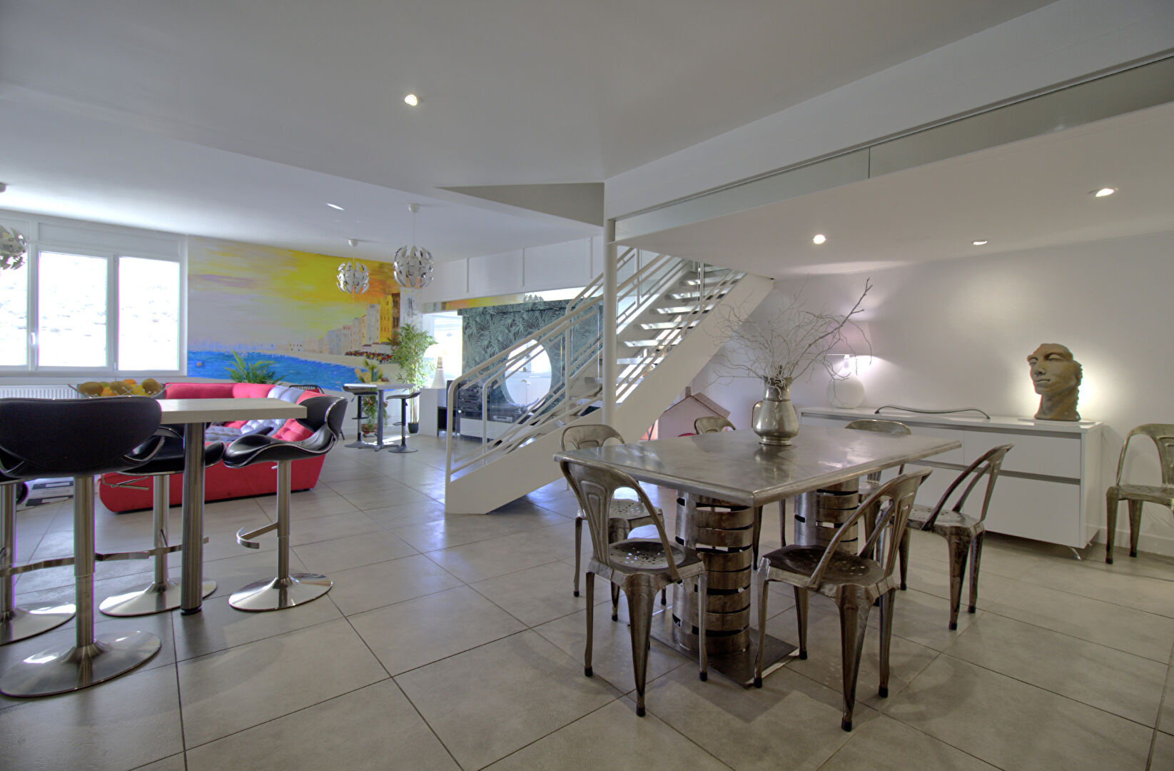 BON ENCONTRE - Ensemble immobilier comprenant un appartement type Loft de 254 m² dont 49 m² loué meublé avec accès indépendant et dépendance de 63 m² aménageable.