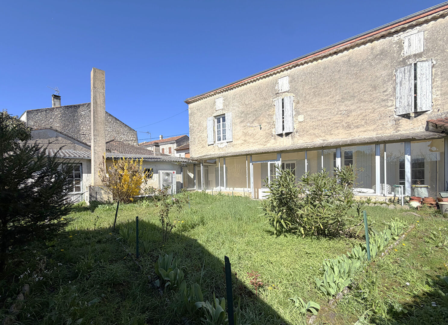 Maison 6 pièces 153 m² · à Laroque Timbaut · 153 m² · 165 000 €
