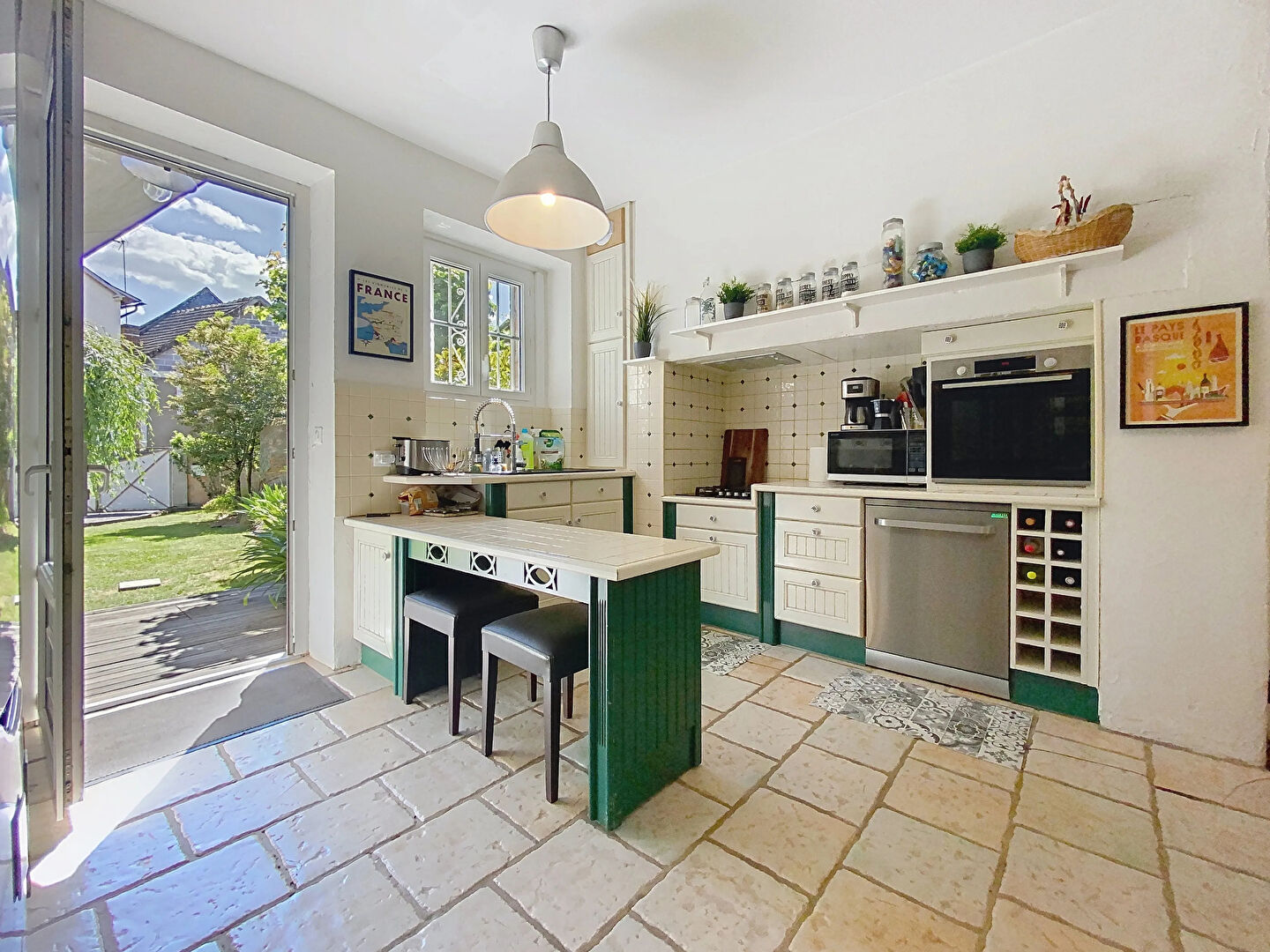 Maison en pierre à vendre à Vars Sur Roseix - 3 chambres - Une piscine - Garage -