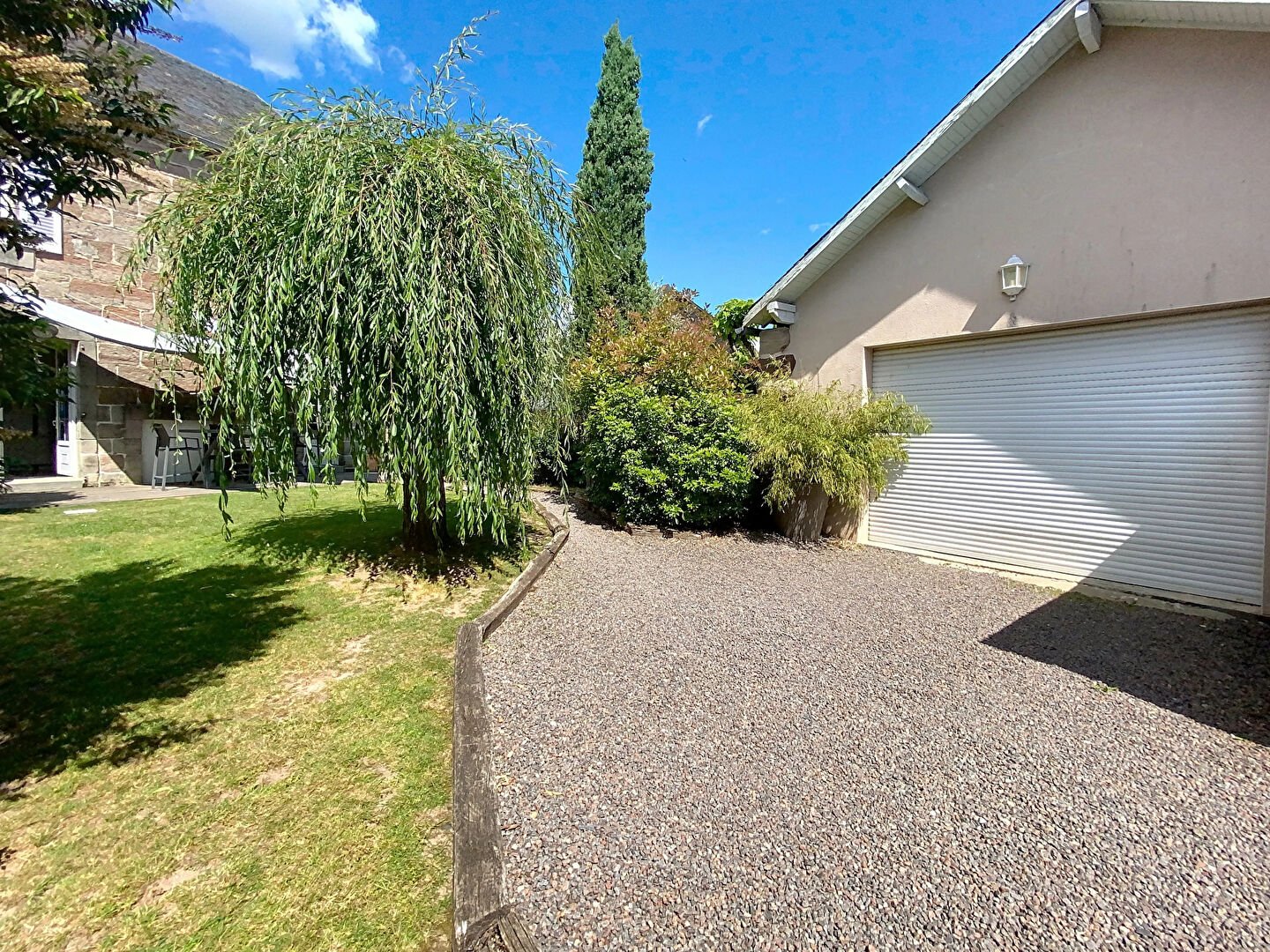 Maison en pierre à vendre à Vars Sur Roseix - 3 chambres - Une piscine - Garage -