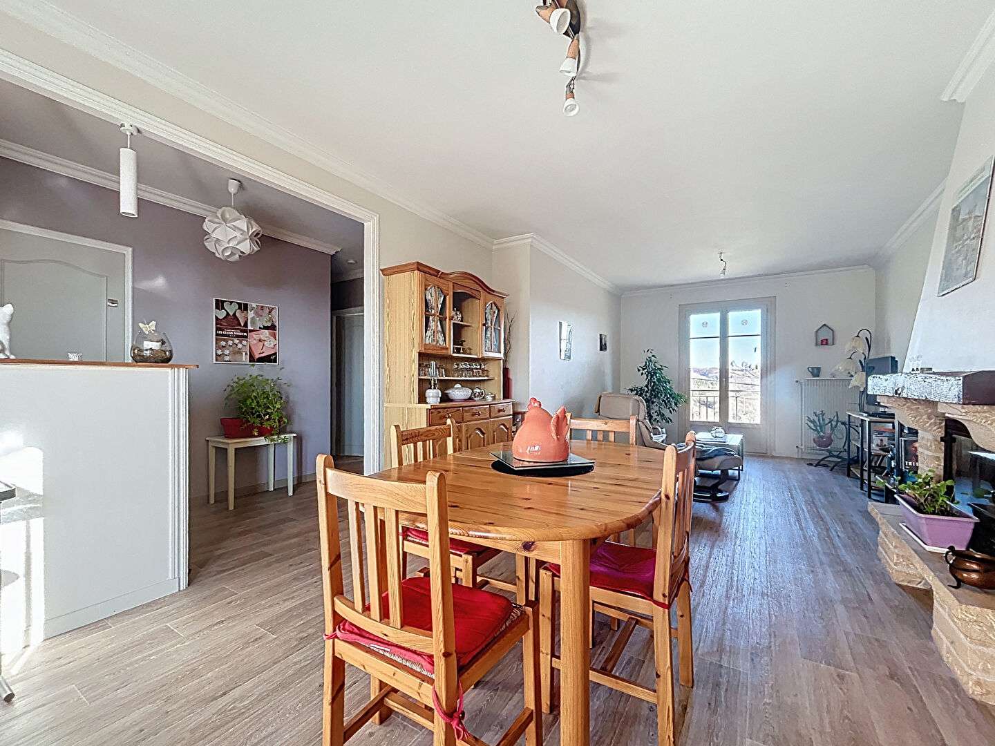 Maison à vendre Donzenac - Vue imprenable - 120 m2 Habitable - 3 Chambres - Sous-sol complet - Buanderie, Bureau - Terrain 600 m2