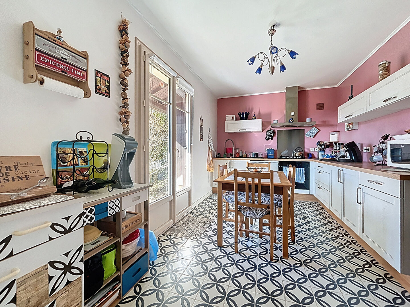 Maison à vendre Donzenac - Vue imprenable - 120 m2 Habitable - 3 Chambres - Sous-sol complet - Buanderie, Bureau - Terrain 600 m2