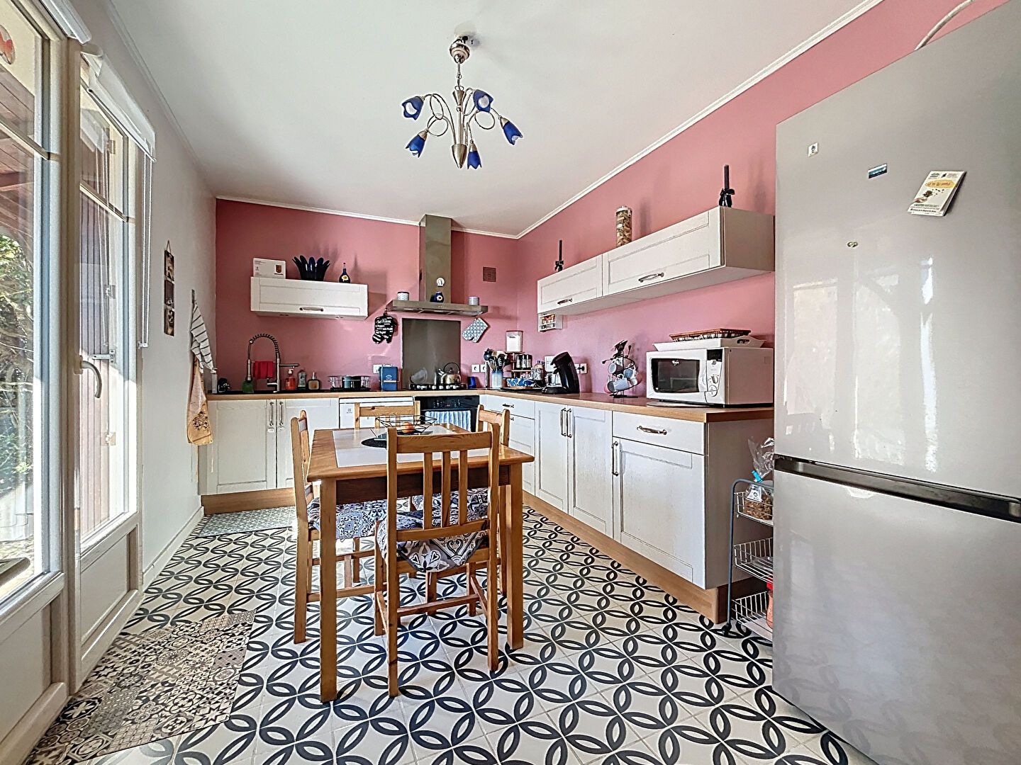 Maison à vendre Donzenac - Vue imprenable - 120 m2 Habitable - 3 Chambres - Sous-sol complet - Buanderie, Bureau - Terrain 600 m2