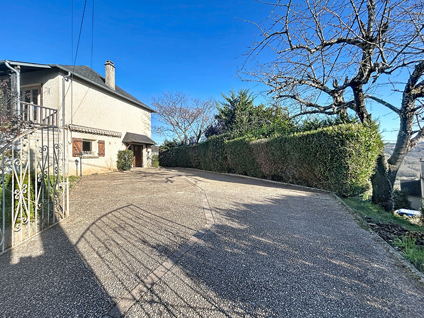 Maison à vendre Donzenac - Vue imprenable - 120 m2 Habitable - 3 Chambres - Sous-sol complet - Buanderie, Bureau - Terrain 600 m2