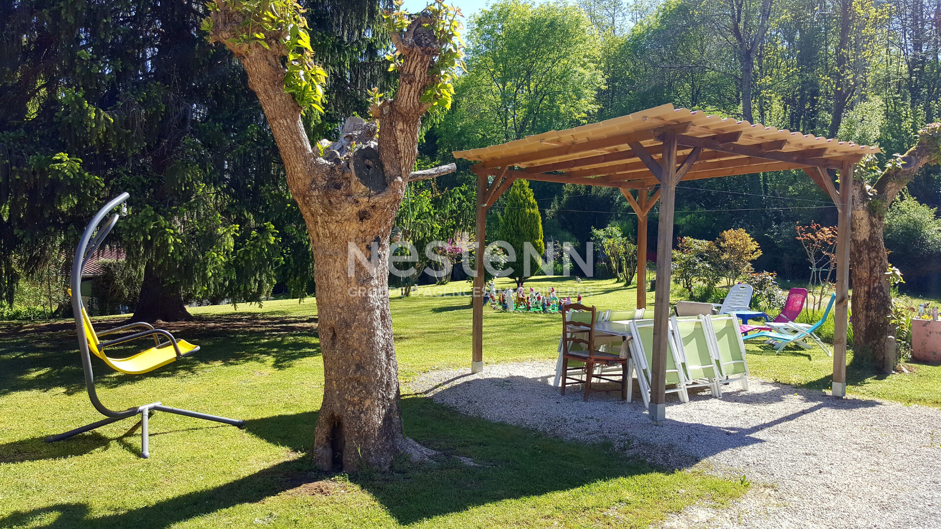 Maison à vendre de plain pied Montvalent - 3 chambres - Garage - Ateliers - Arboré - Jardin 2 000m2 - Maison d'hôte possible