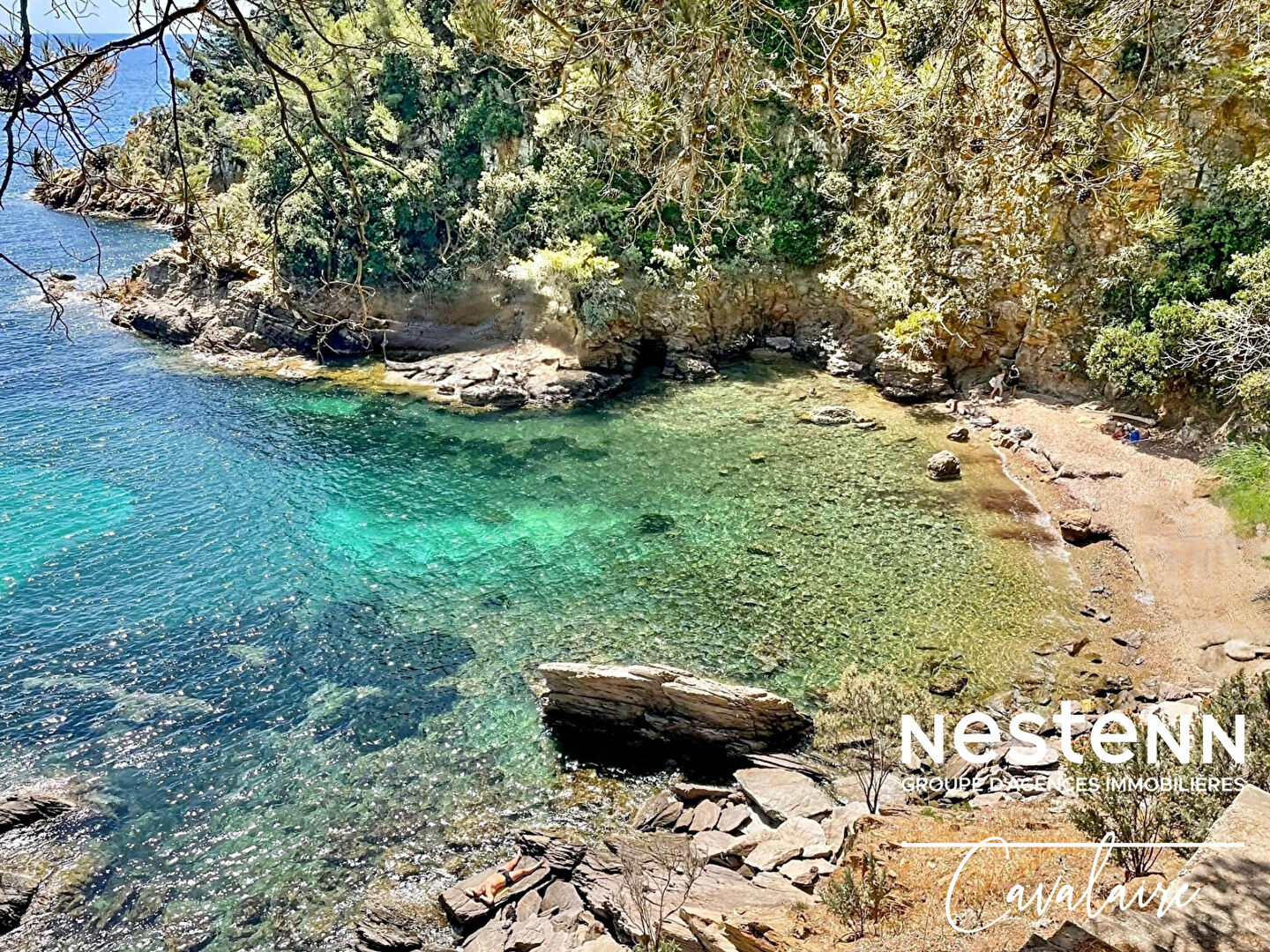 A la Vigie, proche calanques et centre-ville, Mazet 3 pièces + mezzanine  Cavalaire-sur-Mer environ 71 m² (65,6 m² Carrez) avec garage et stationnement
