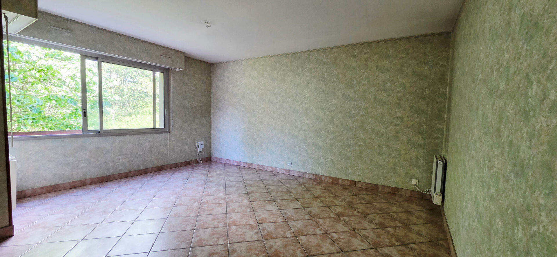 Charmant de 2 pièces à Étampes avec box et une cave.