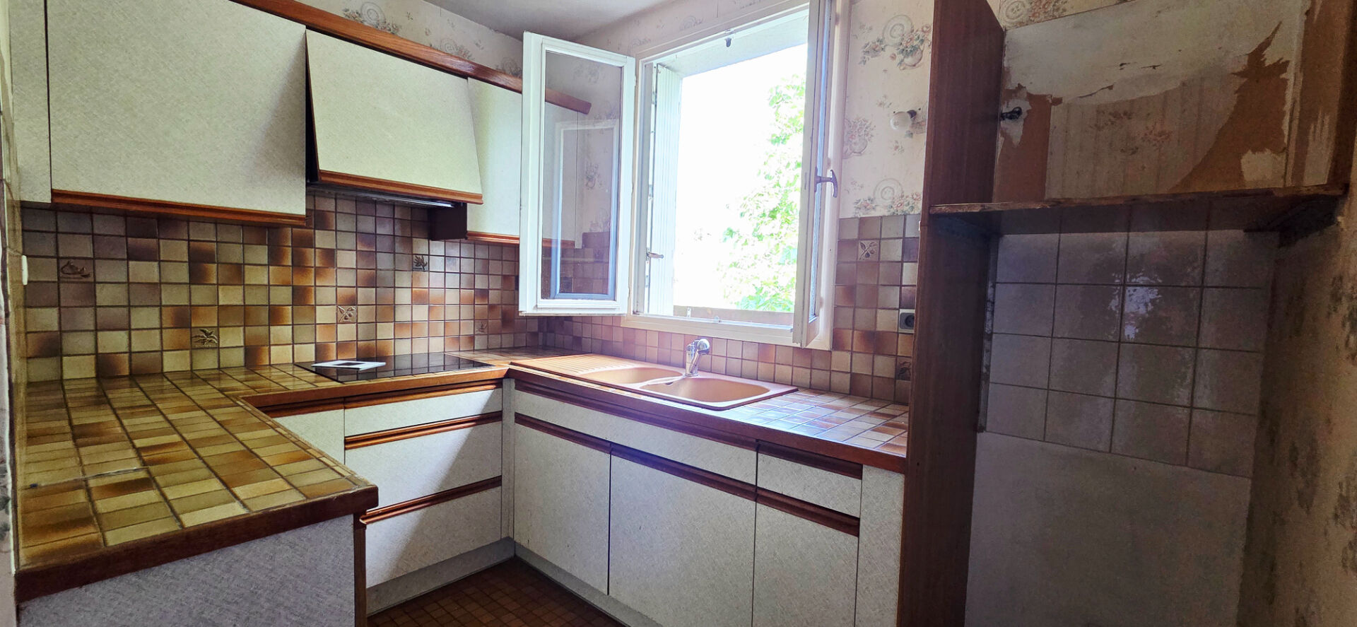 Charmant de 2 pièces à Étampes avec box et une cave.