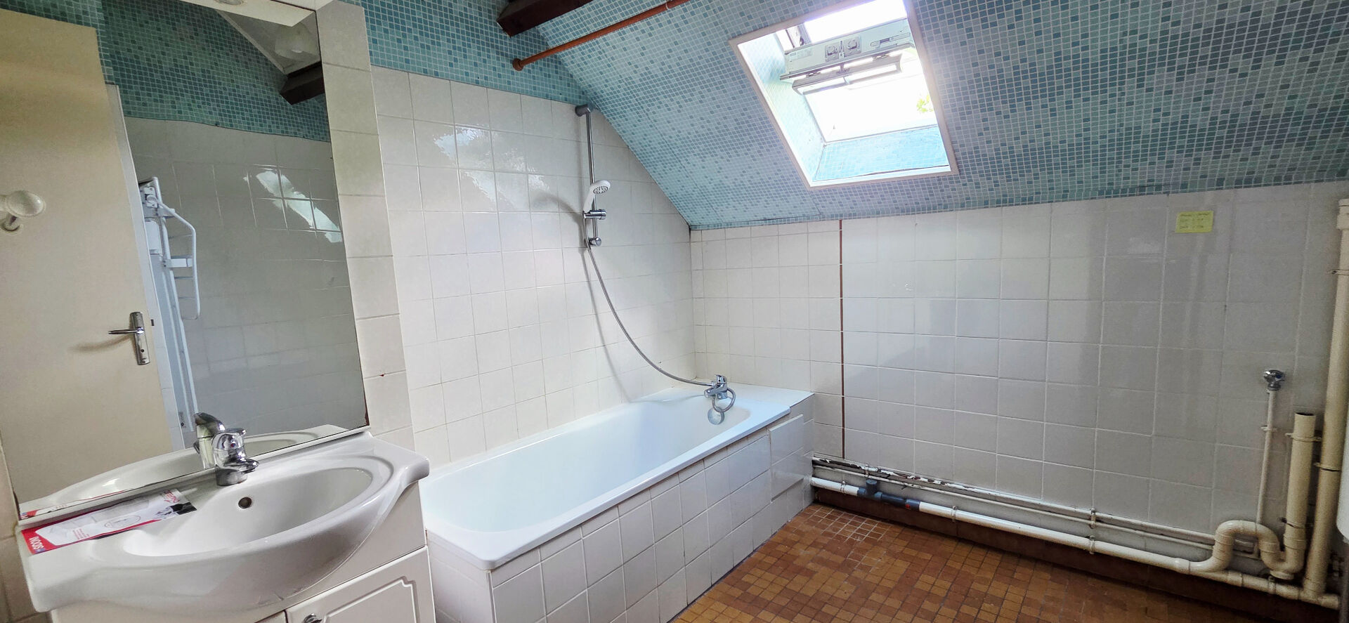 Charmant de 2 pièces à Étampes avec box et une cave.