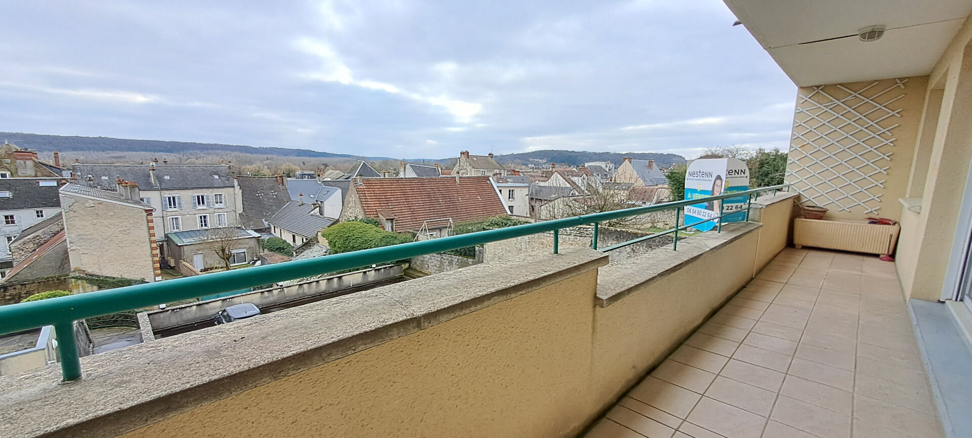 Appartement F4-F5 de 110 m2 avec box en sous-sol et ascenseurs - Etampes, centre-ville