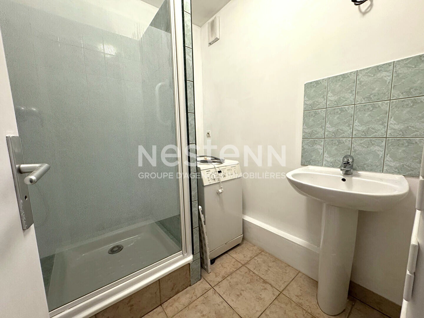 Appartement F4-F5 de 110 m2 avec box en sous-sol et ascenseurs - Etampes, centre-ville