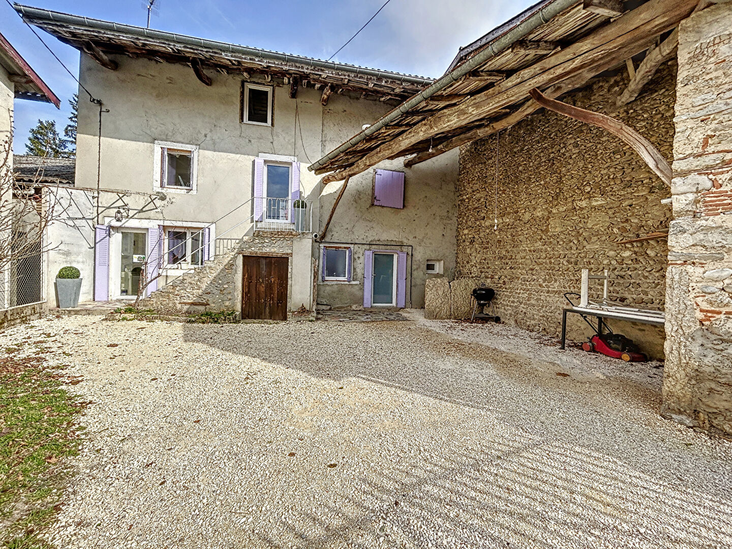 Maison Meximieux 4 pieces 105 m2, 3 chambres, 1600m2 de terrain, dependance