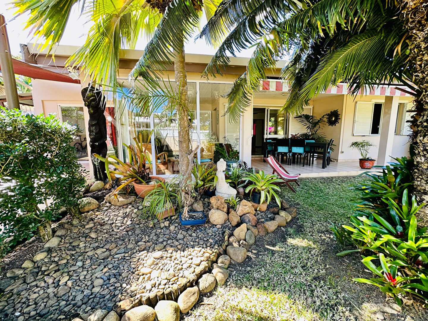 A NOUMÉA, VILLA F4 DE PLAIN-PIED EN MAÇONNERIE, TERRAIN PLAT DE 5,85 ARES.