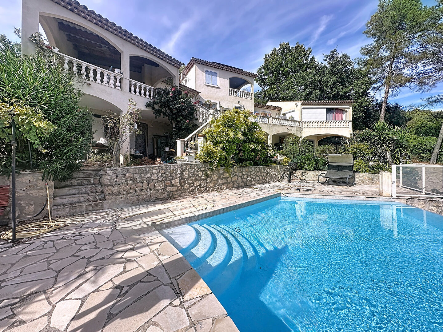 Maison 7 pièces 180 m² · à Le Tignet · 180 m² · 900 000 €