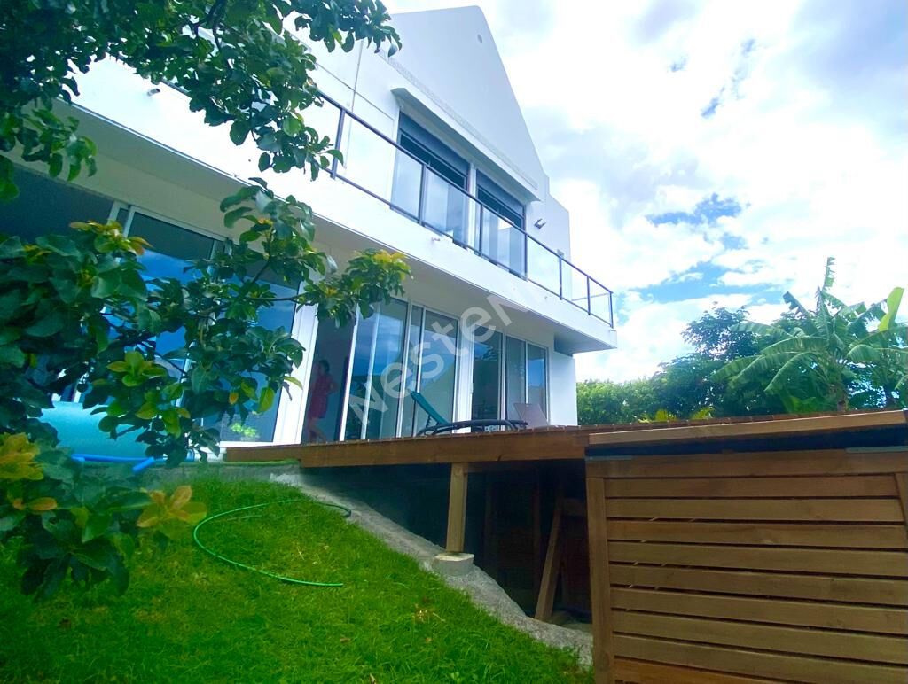 Maison Type 7 a vendre sur St Denis 97400