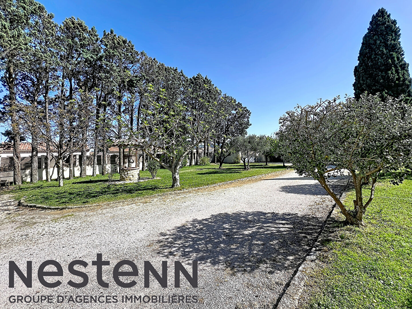 Terrain constructible de 500 m² à Sénas ? Un emplacement privilégié pour concrétiser votre projet de vie · à Senas · 191 000 