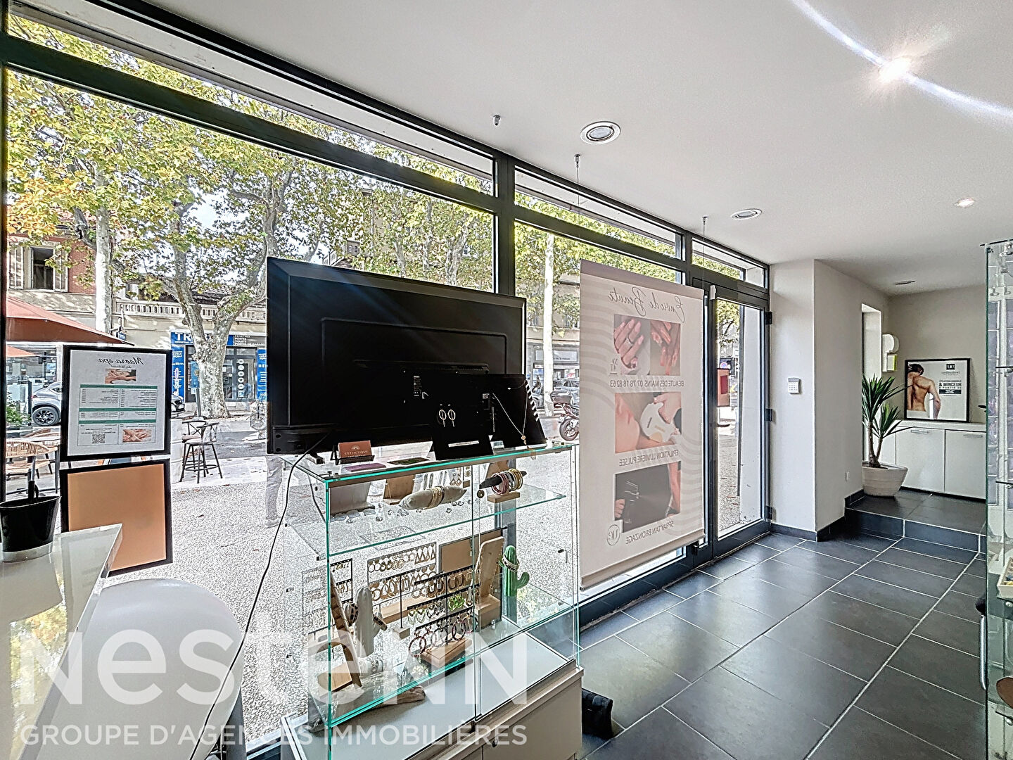 Local commercial 5 pièces 75 m² · à Salon de Provence · 75 m² · 85 000 €