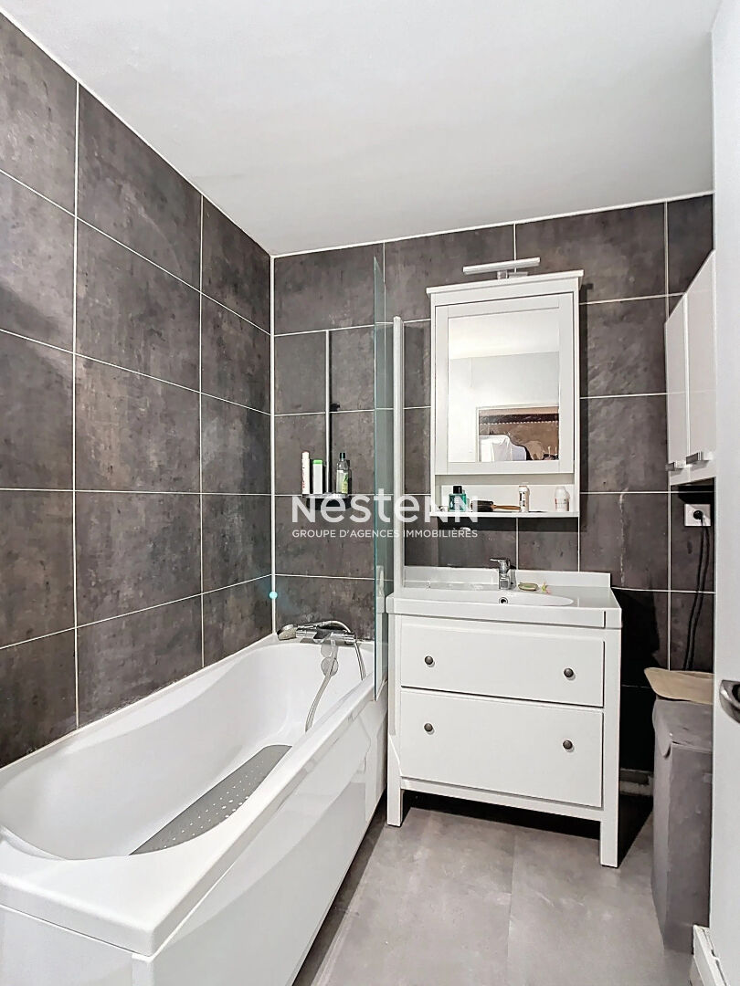 APPARTEMENT T4 SATHONAY CAMP TROIS CHAMBRES AVEC BALCON GARAGE BOX FERMÉ ET CAVE