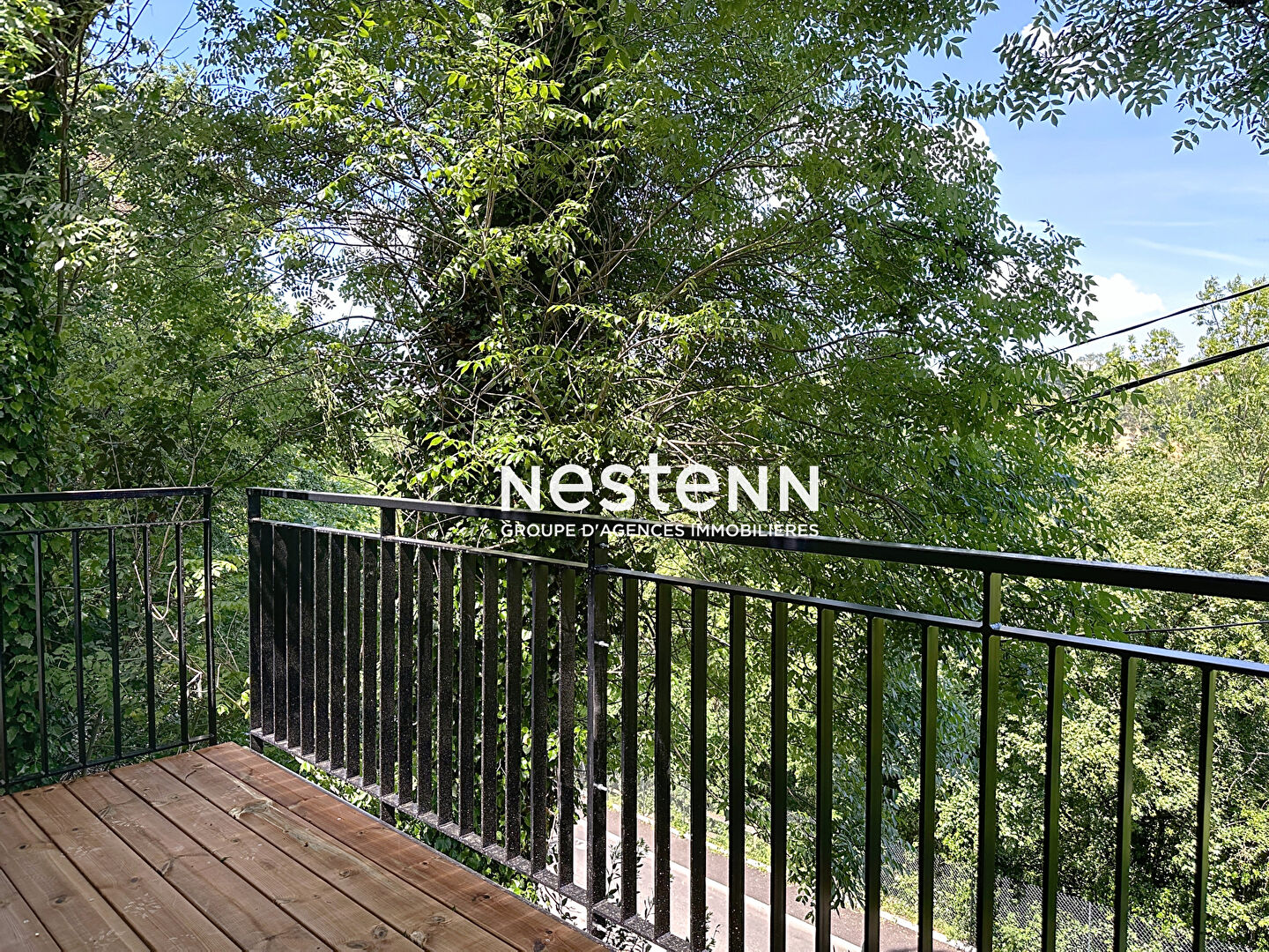 SATHONAY CAMP MAISON DE VILLE ENTIÈREMENT RENOVÉE AVEC GARAGE ET TERRASSE