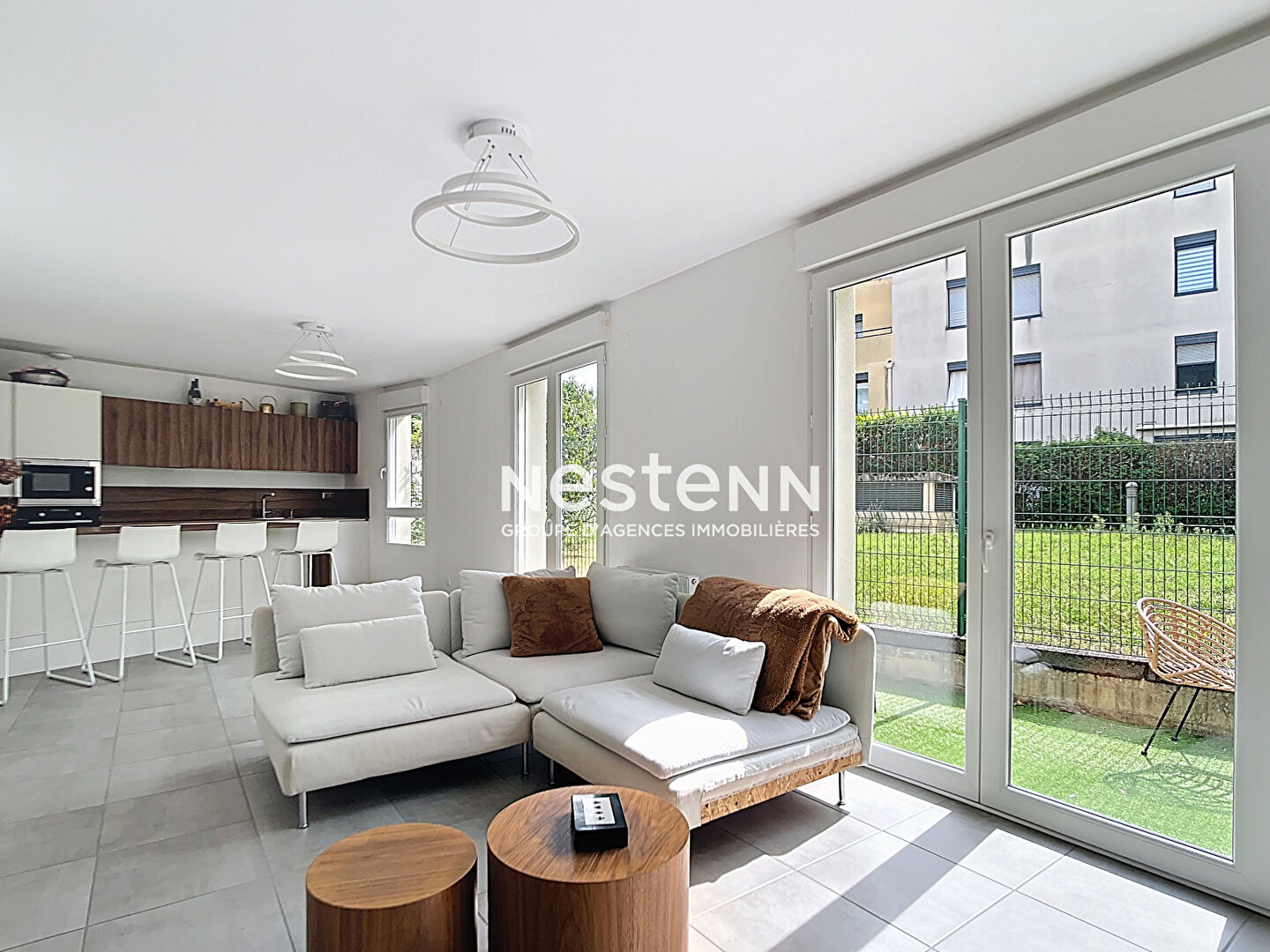 SATHONAY CAMP T5 4 CHAMBRES DISPOSANT DE BEAU VOLUME AVEC GARAGE