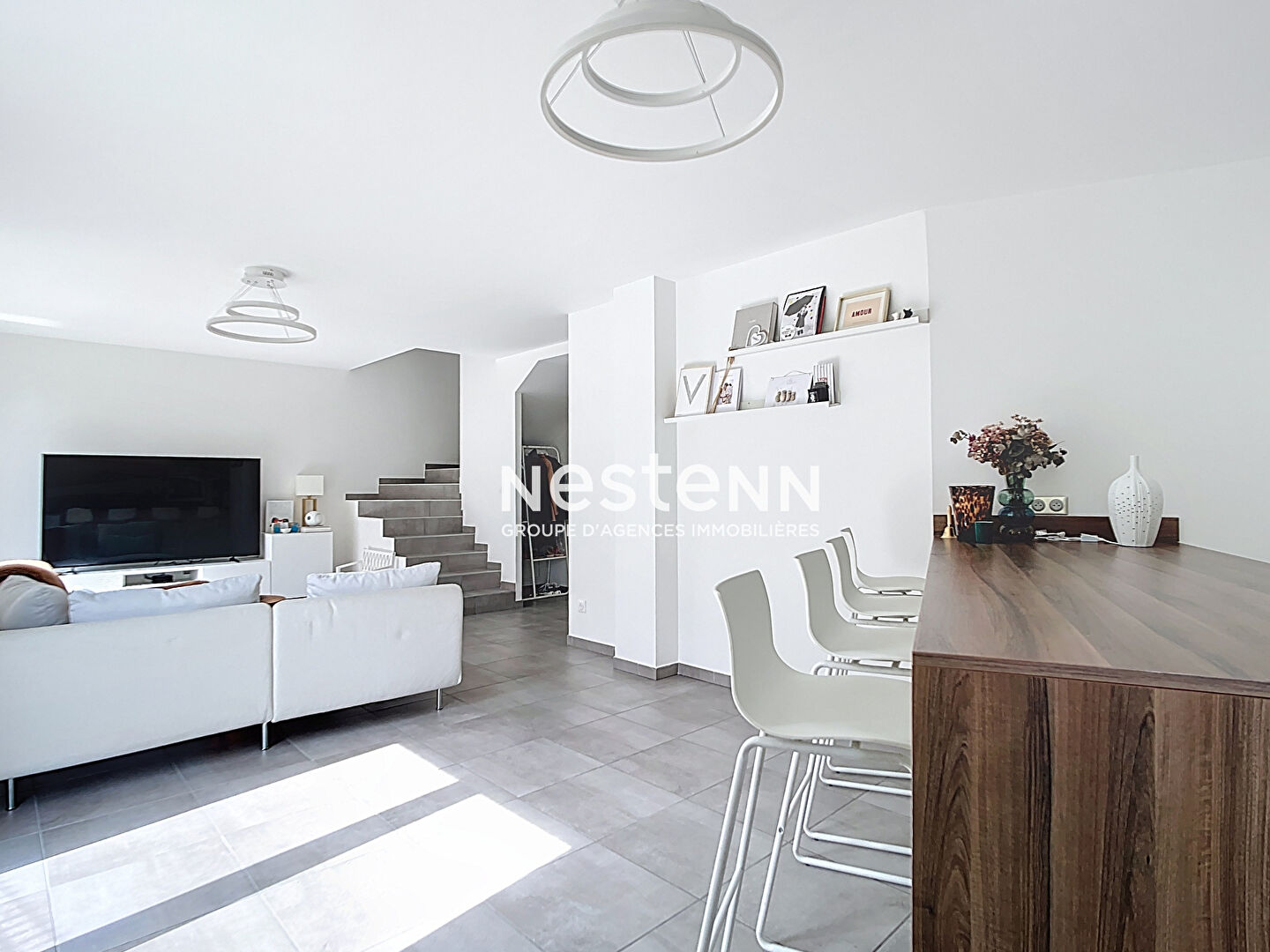 SATHONAY CAMP T5 4 CHAMBRES DISPOSANT DE BEAU VOLUME AVEC GARAGE