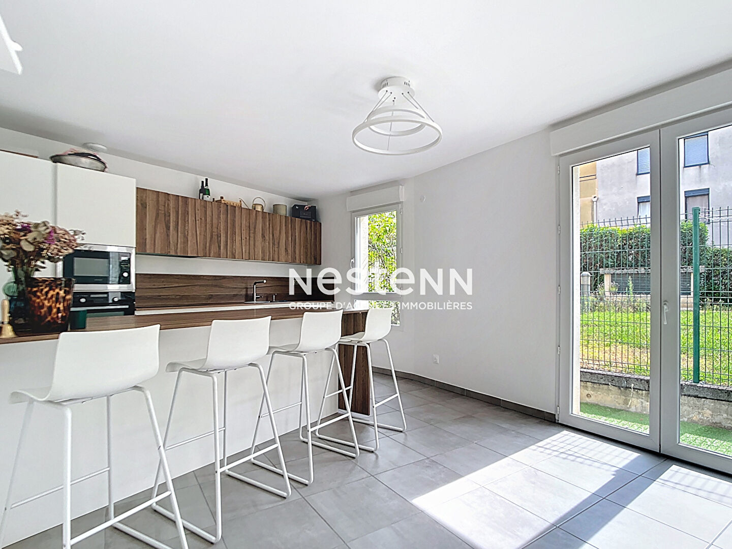 SATHONAY CAMP T5 4 CHAMBRES DISPOSANT DE BEAU VOLUME AVEC GARAGE