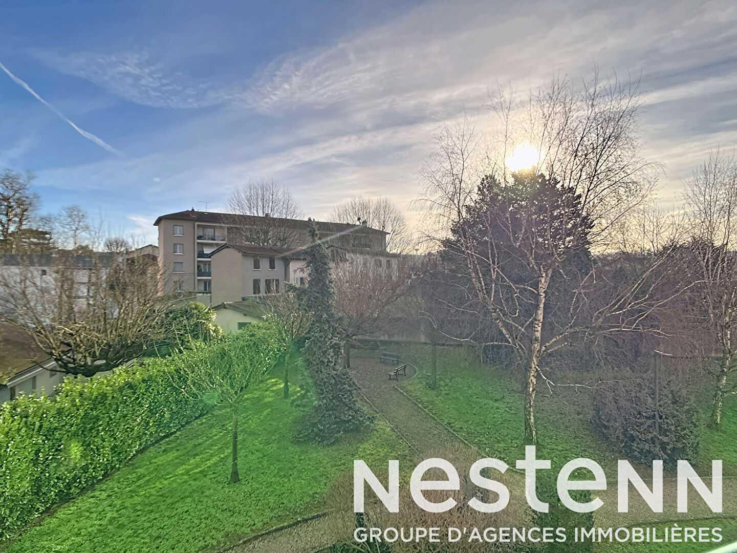 NEUVILLE SUR SAONE - APPARTEMENT T2 62 M² AU CALME VUE ARBOREE AVEC CAVE ET GARAGE PROCHE DES COMMERCES
