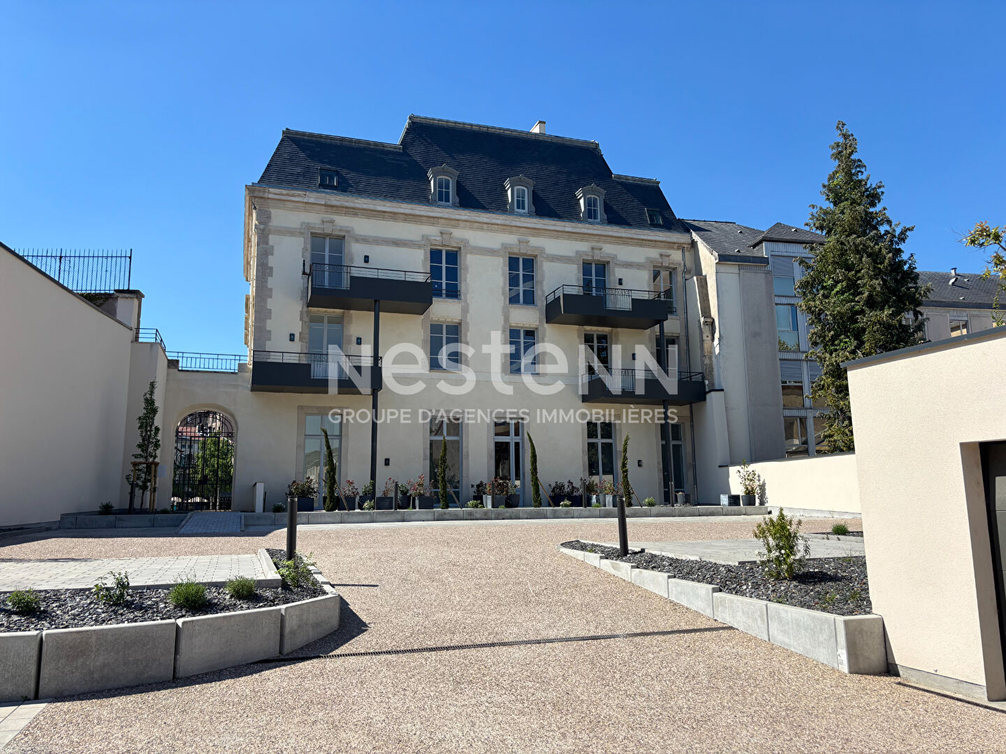 RARE À LA VENTE - APPARTEMENT - TERRASSE - PARKING
